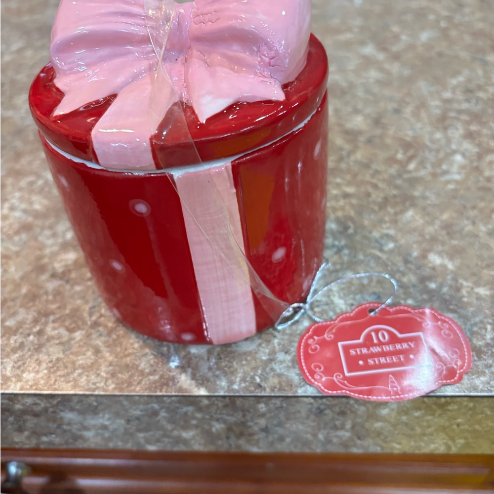 Red Ceramic Gift Box with Pink Bow set of 4 measuring cups NWT 10 Strawberry ST